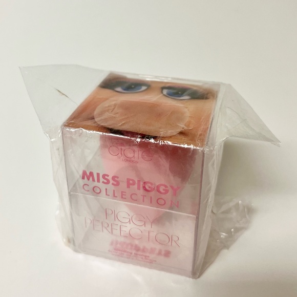 Ciaté London x Miss Piggy Piggy Perfector Sponge - Picture 2 of 6